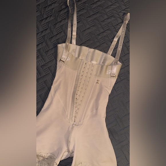 Brand new pice of shape wear never worn. - Picture 1 of 2